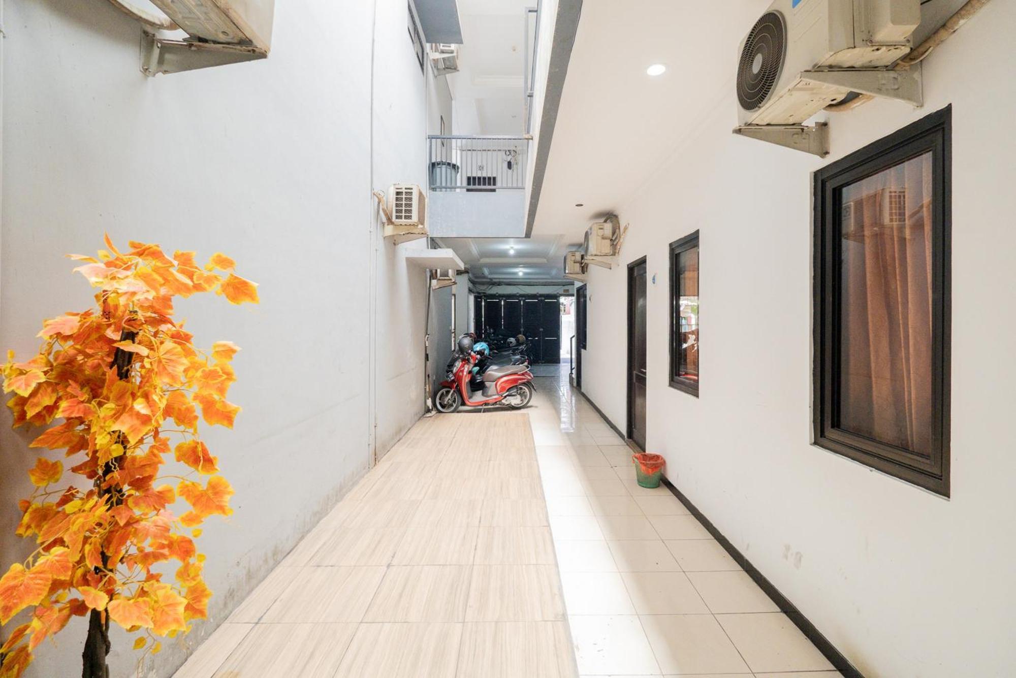 فندق Reddoorz At Nginden سورابايا المظهر الخارجي الصورة