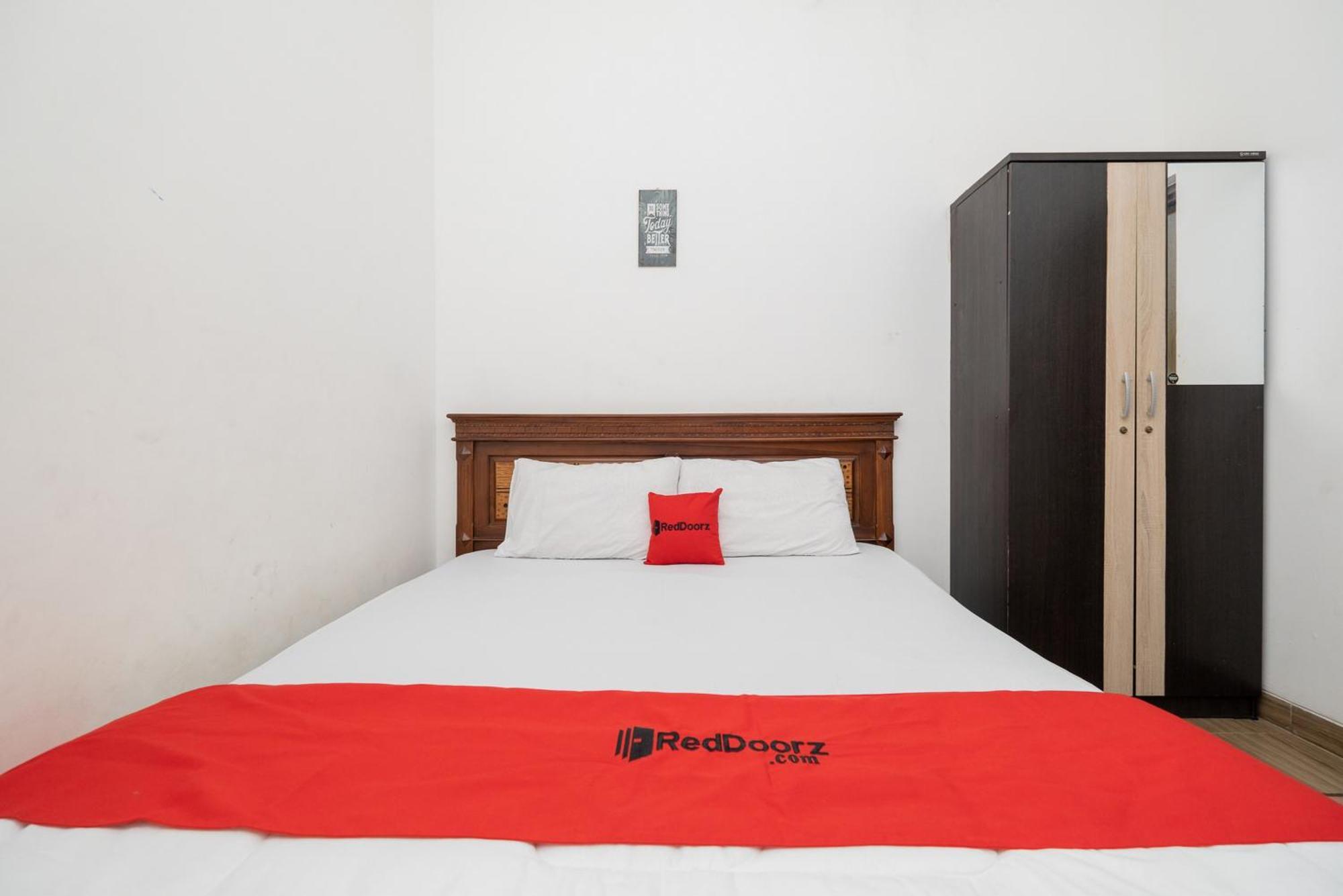 فندق Reddoorz At Nginden سورابايا المظهر الخارجي الصورة